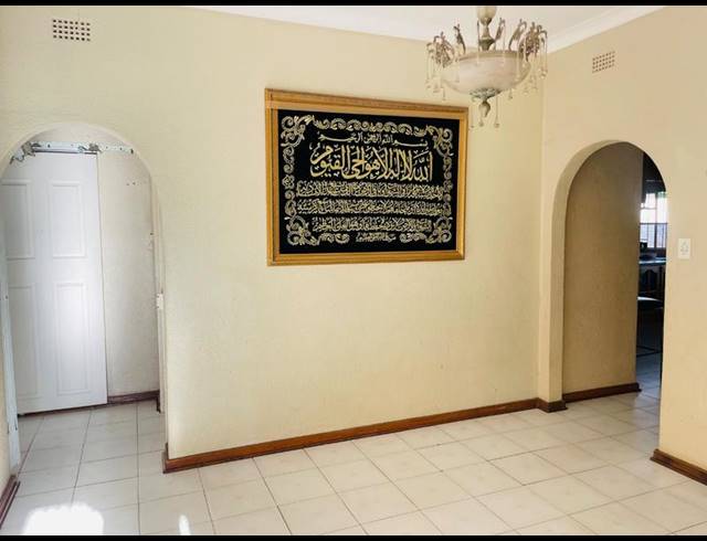 5 BEDROOM HOUSE FOR SALE IN PRIMROSE EAST